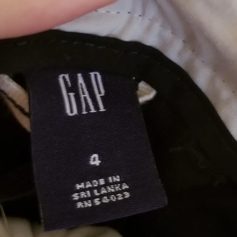 GAP Cropped Black Pants - Picture 2 of 3
